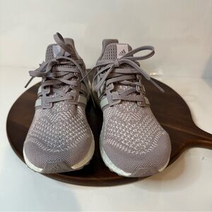 Adidas UltraBoost Women’s Running Shoes – Soft Mauve / Lavender – Size 8 (US)